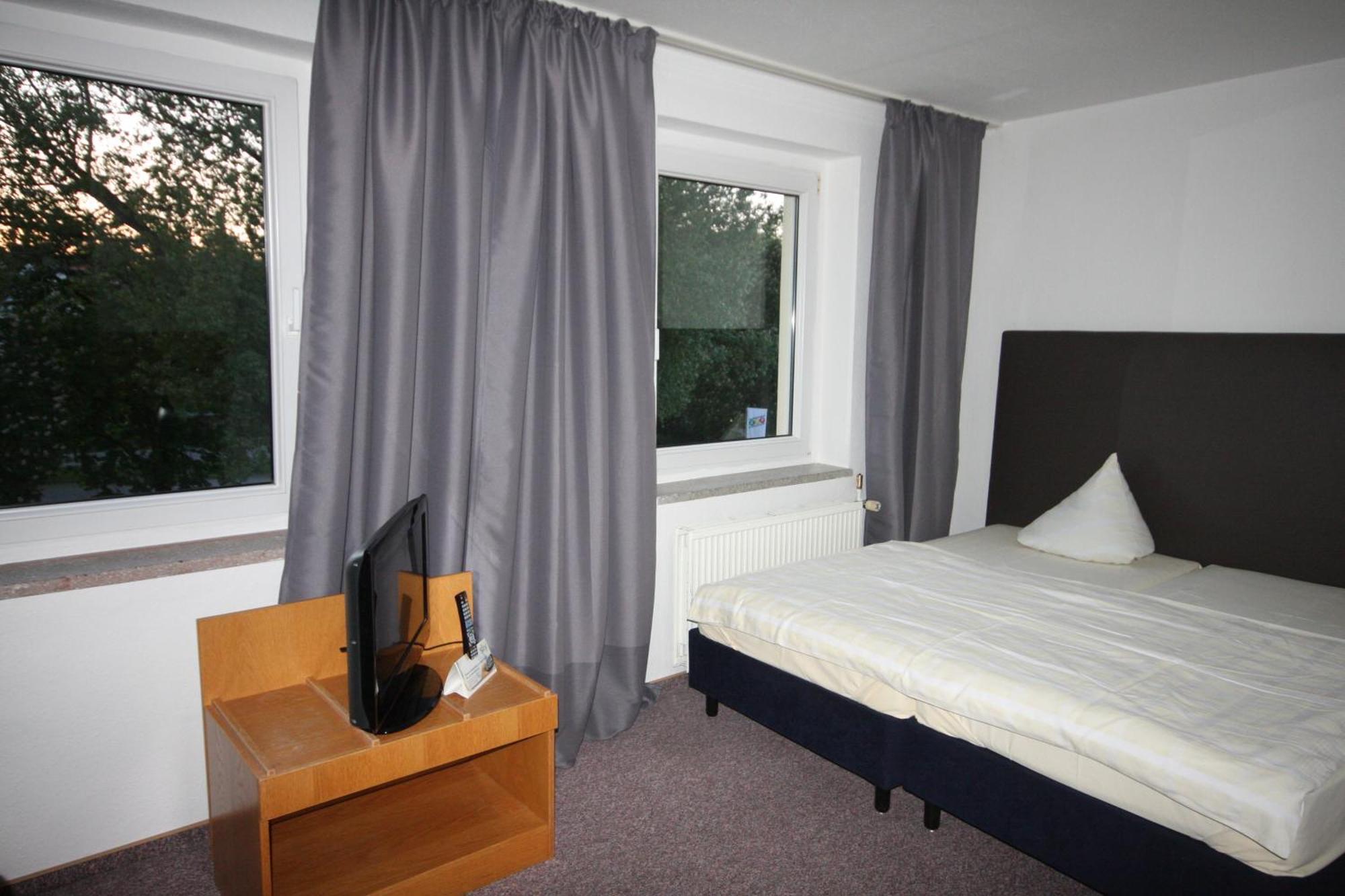 Sl'Otel Budget Bernburg Room photo